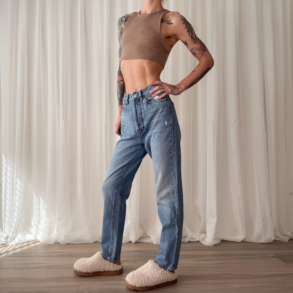 Stradivarius High Waisted Mom Jeans Medium Wash Vintage Style Denim Size 4